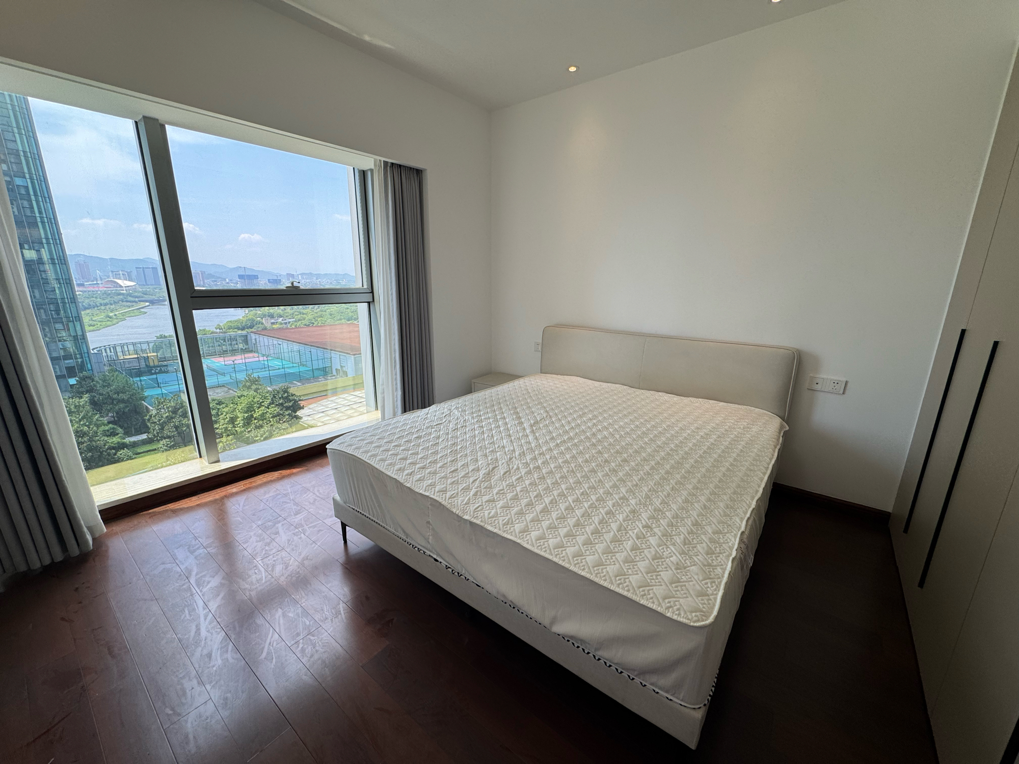 世贸中心 4室2厅3卫