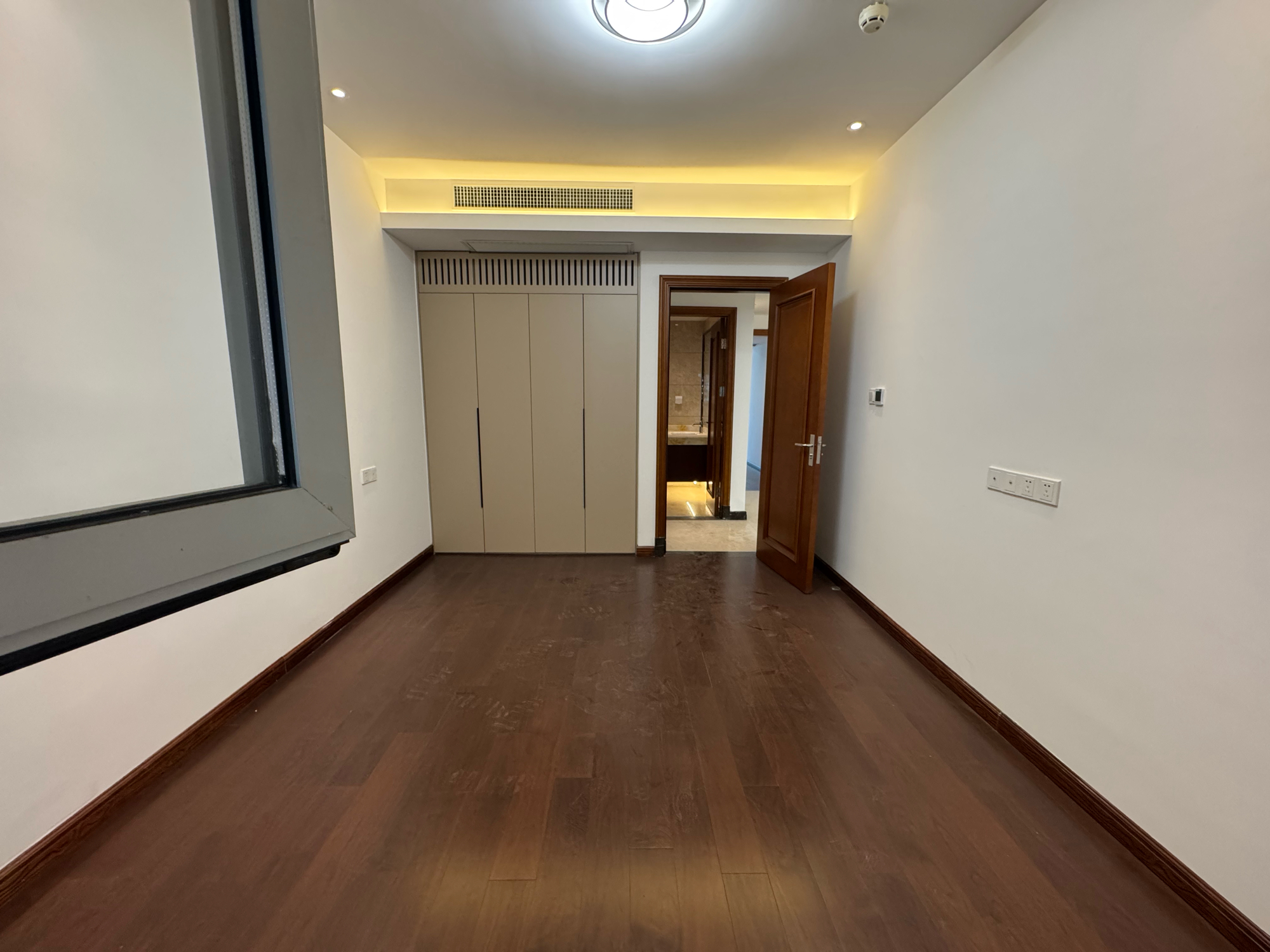 世贸中心 4室2厅3卫