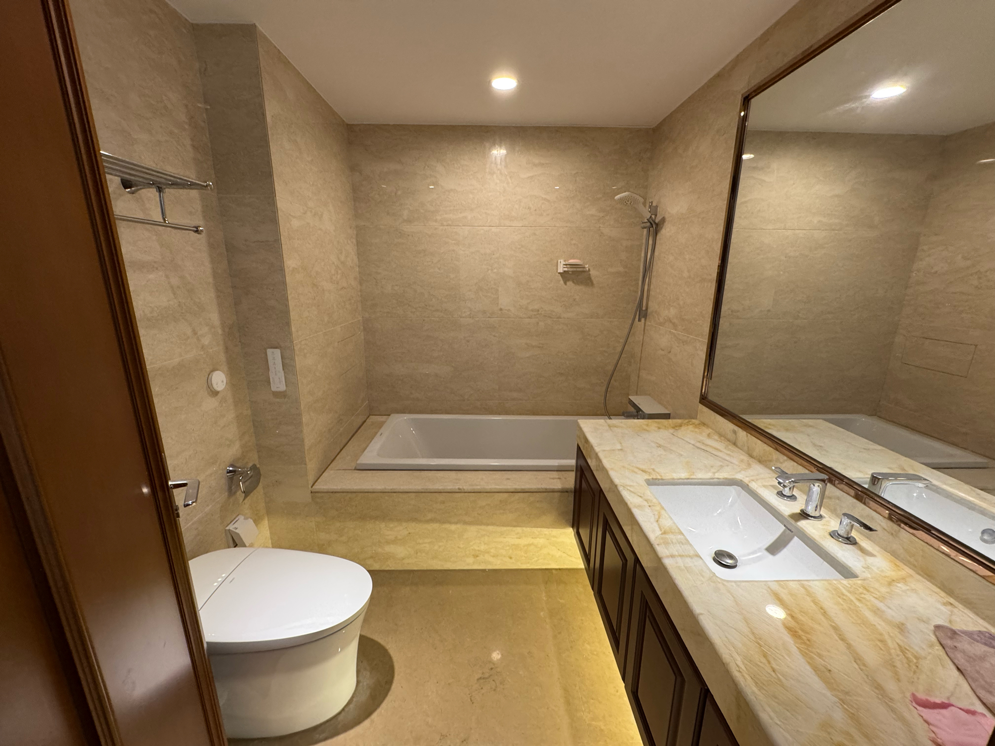 世贸中心 4室2厅3卫