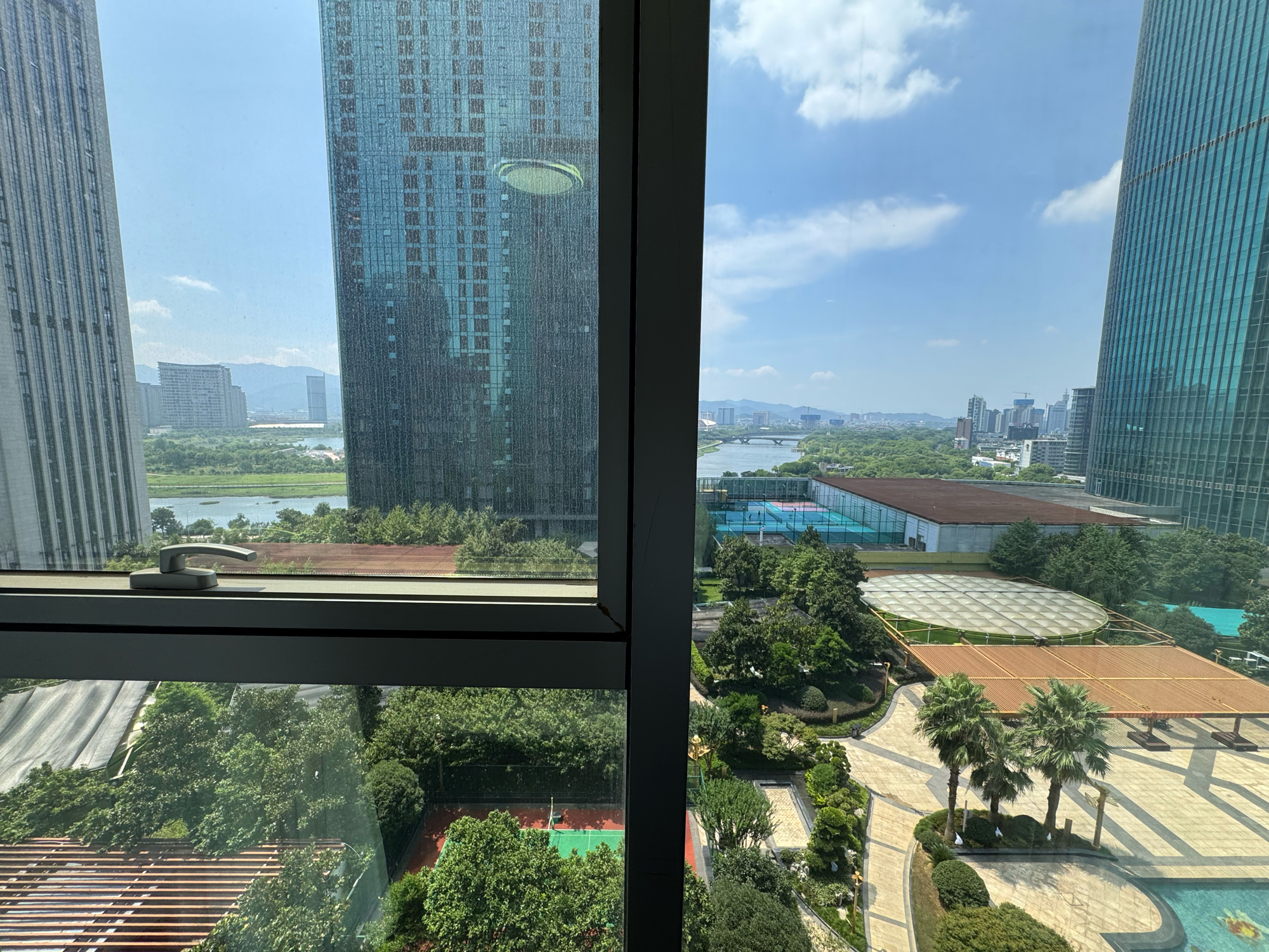 世贸中心 4室2厅3卫