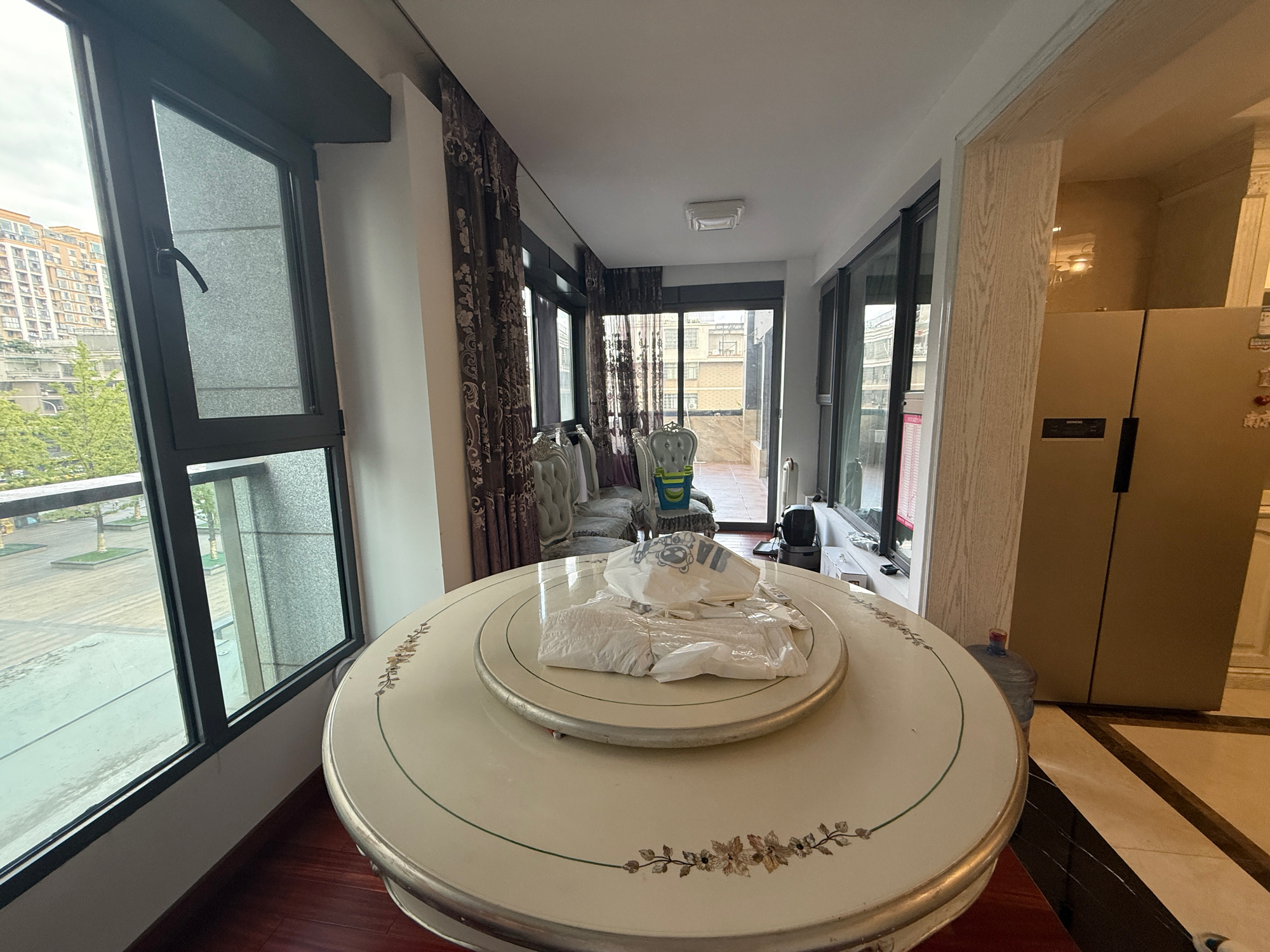 荷塘月色 4室2厅2卫