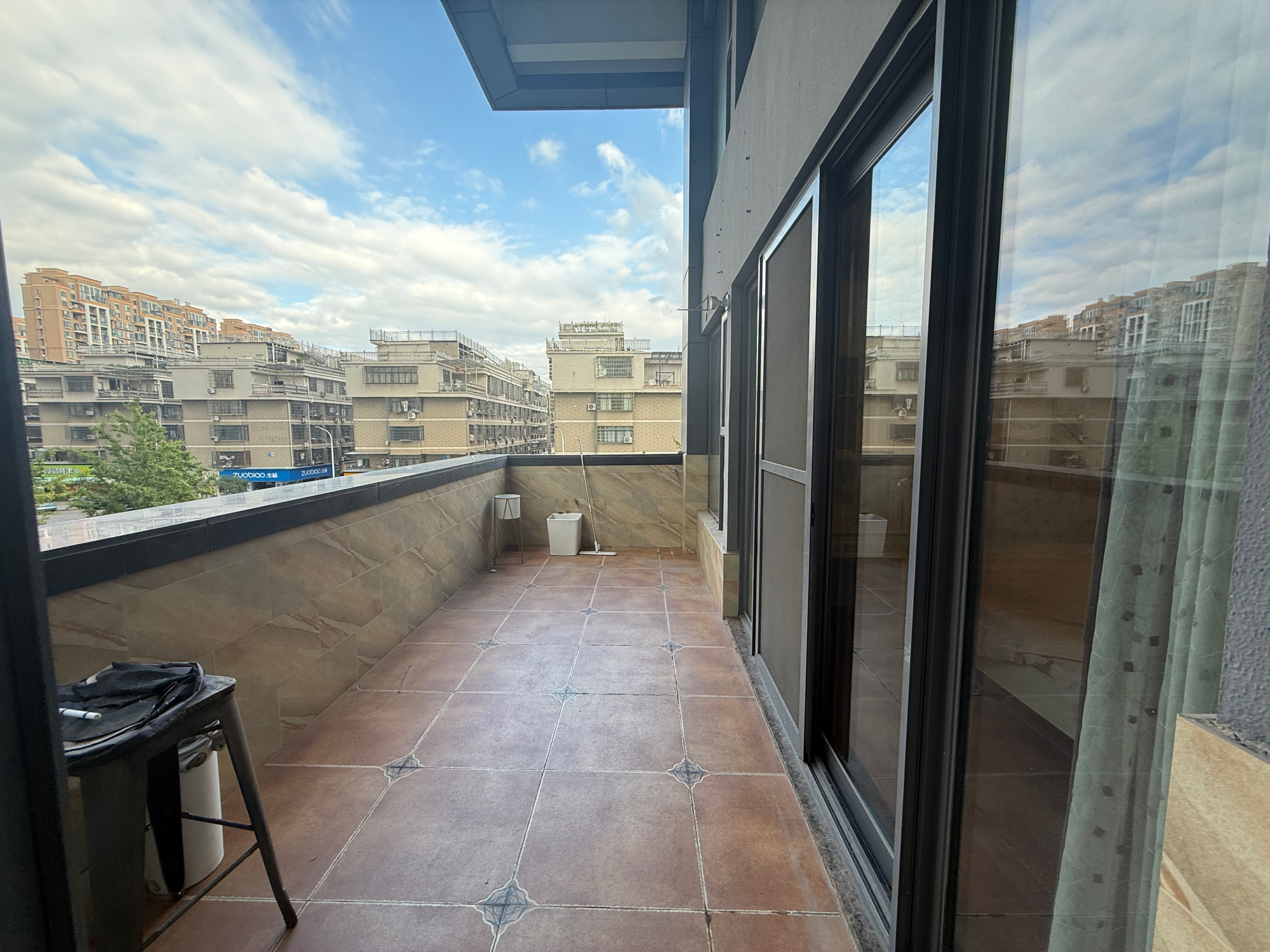 荷塘月色 4室2厅2卫