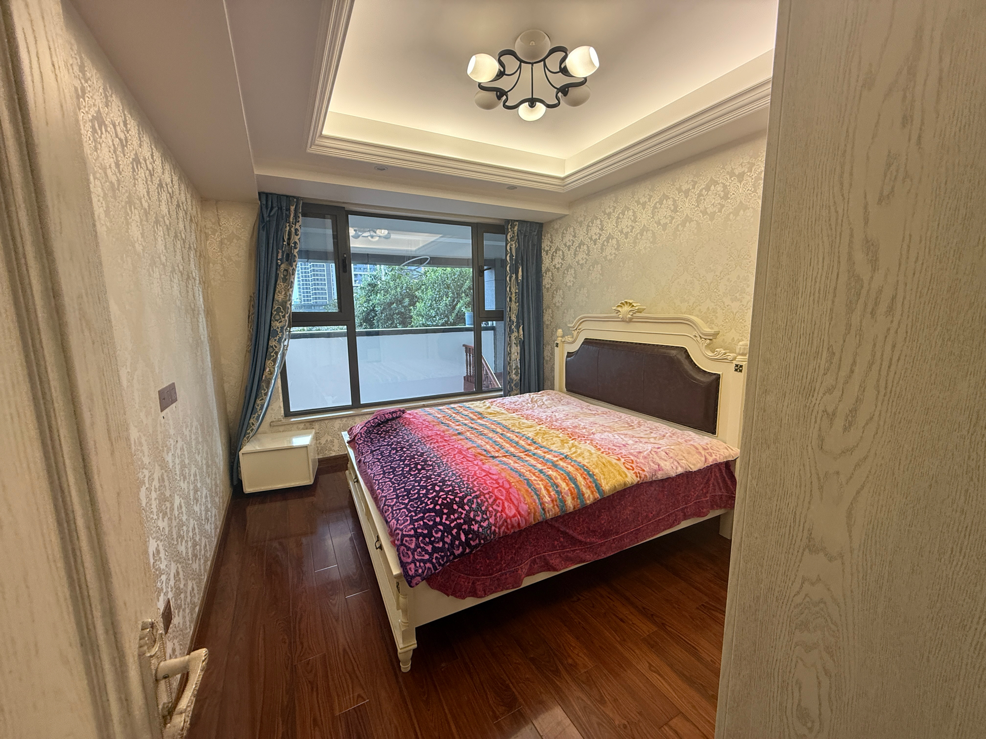 荷塘月色 4室2厅2卫