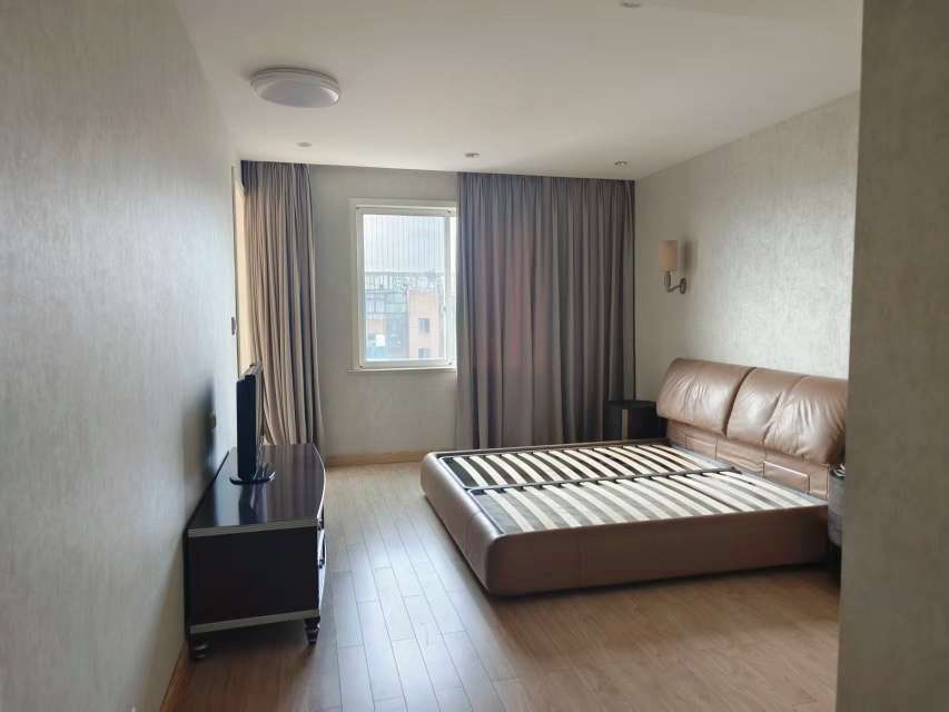 名人花园 4室2厅2卫