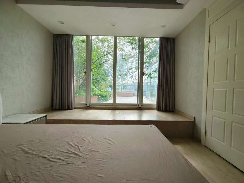 名人花园 4室2厅2卫