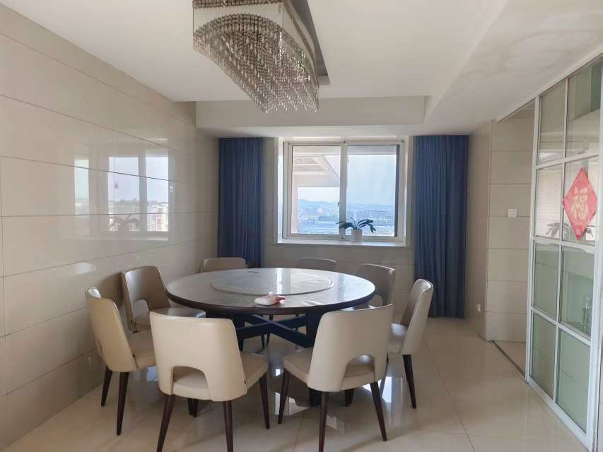 名人花园 4室2厅2卫