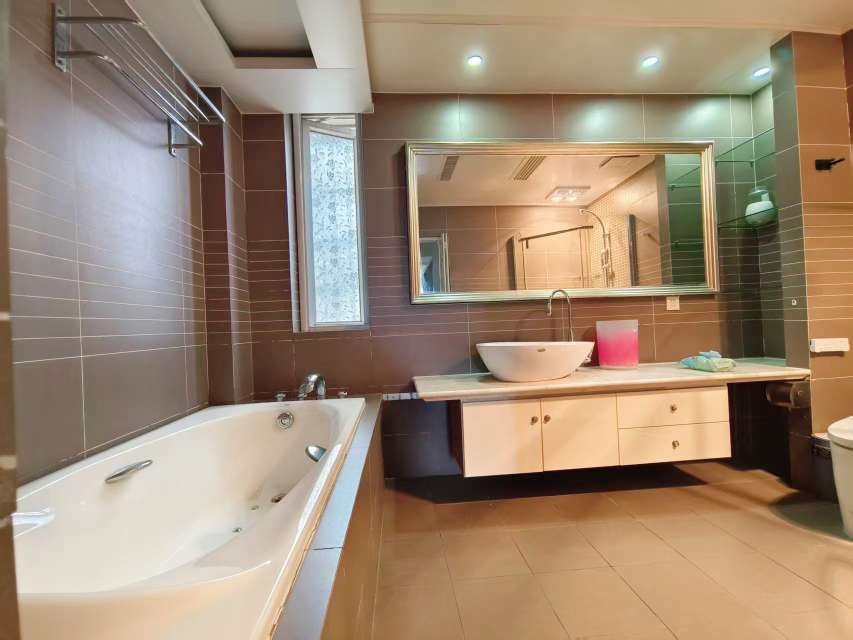 名人花园 4室2厅2卫