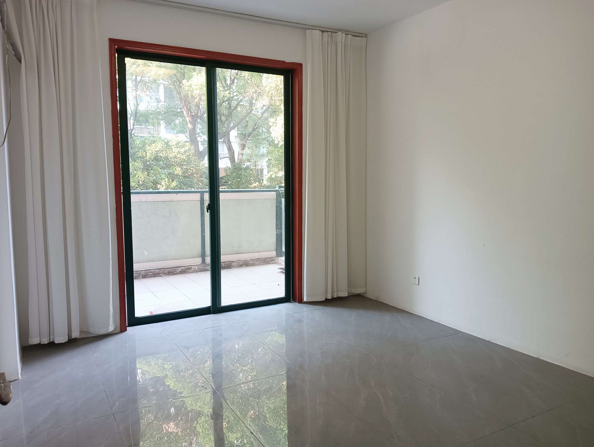 名人花园 3室2厅1卫