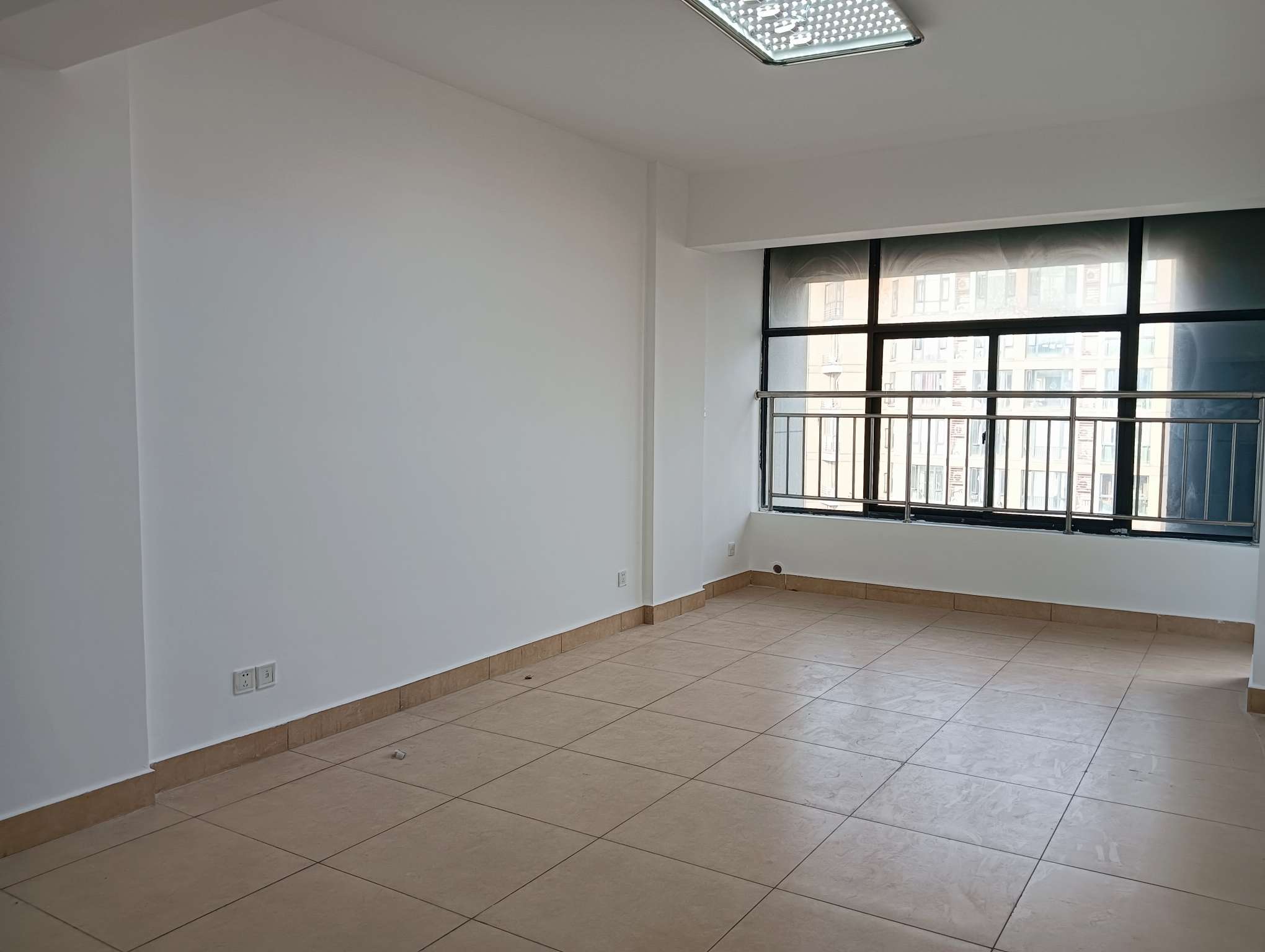 现代广场 2室1厅1卫