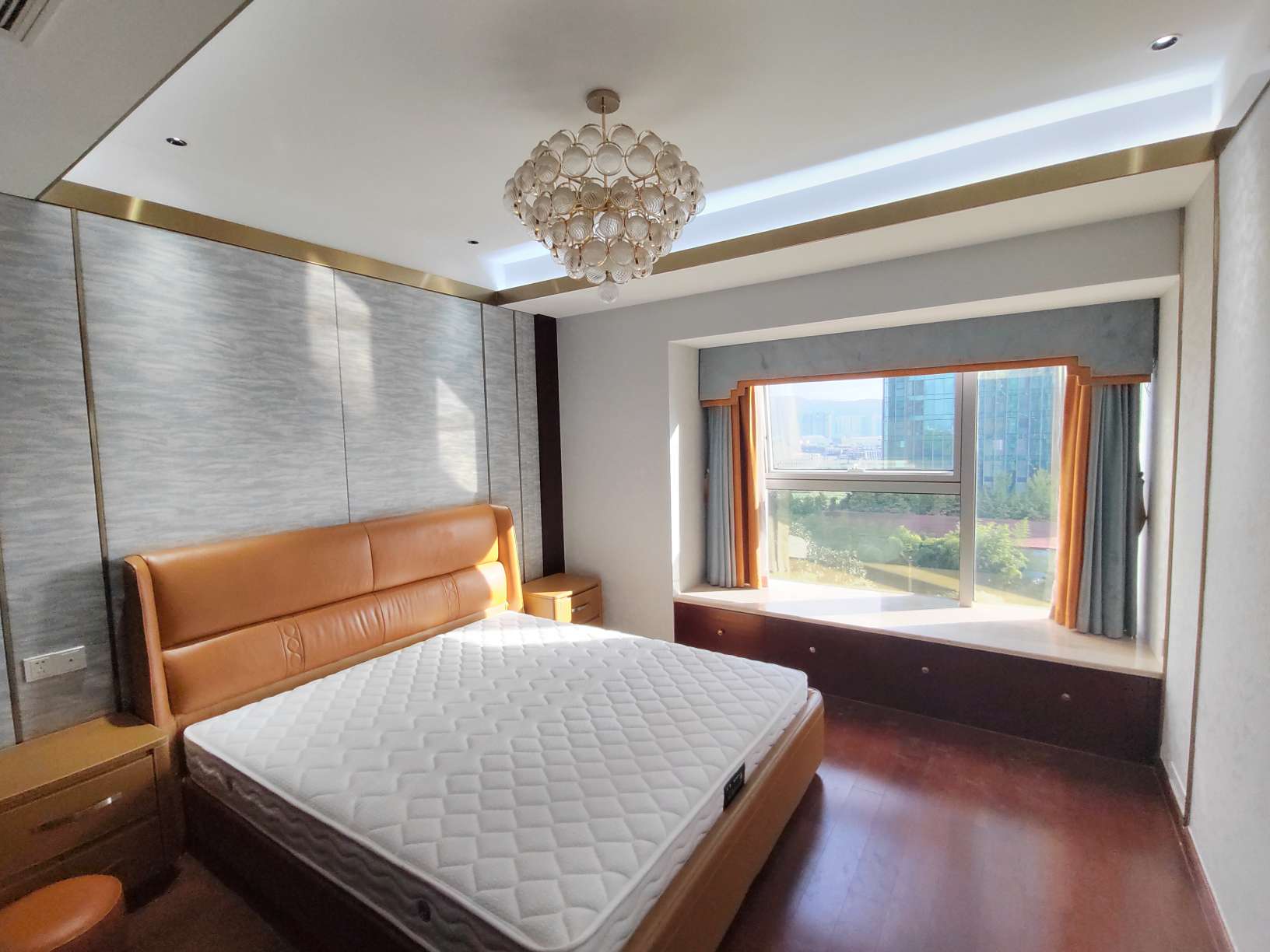 世贸中心 3室2厅2卫