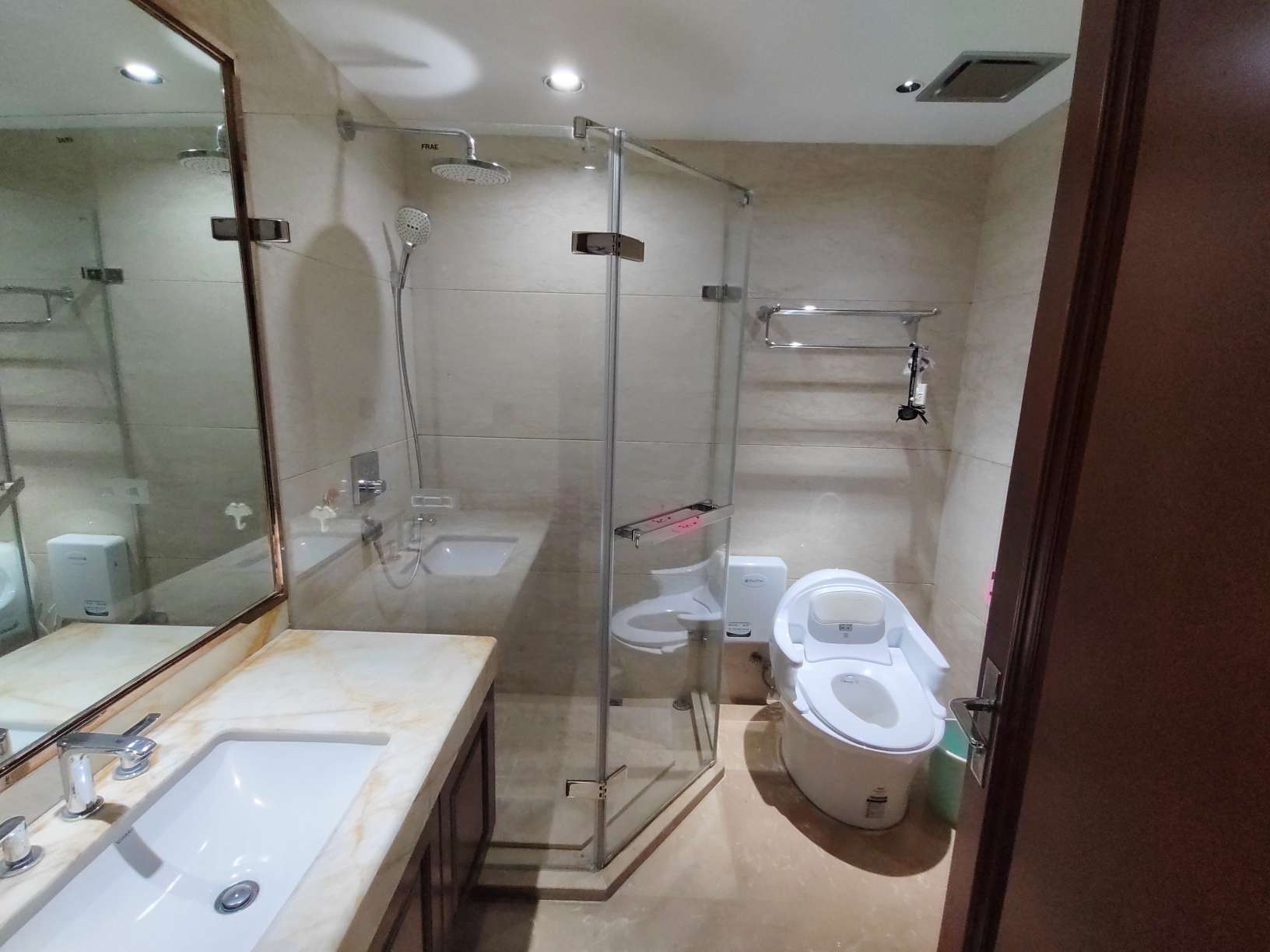 世贸中心 3室2厅2卫