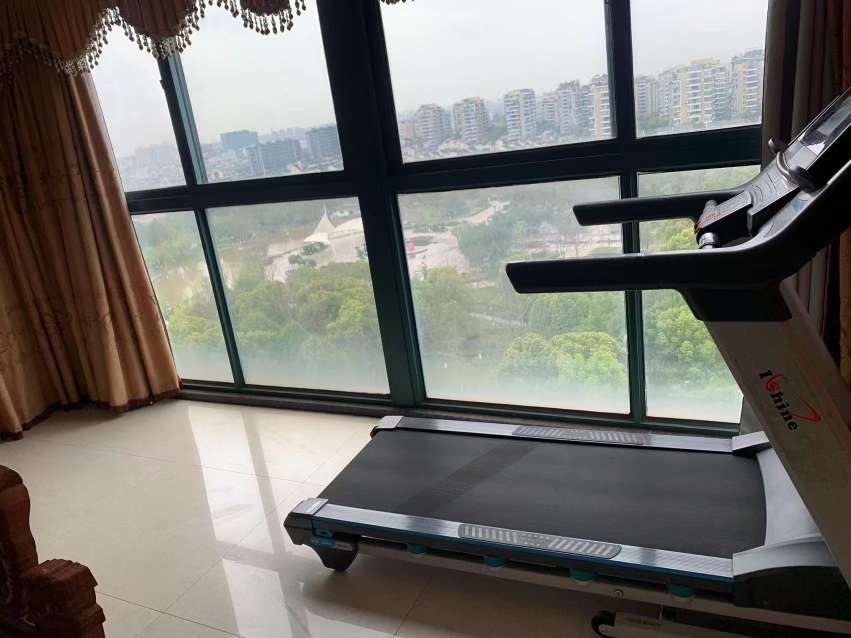 名人花园 4室2厅2卫