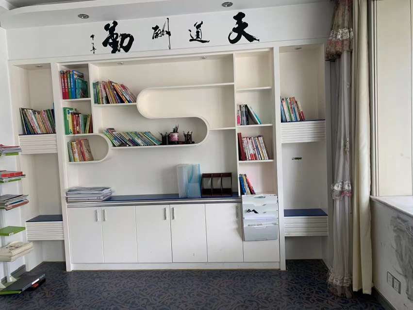 名人花园 4室2厅2卫