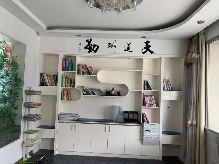 名人花园 4室2厅2卫