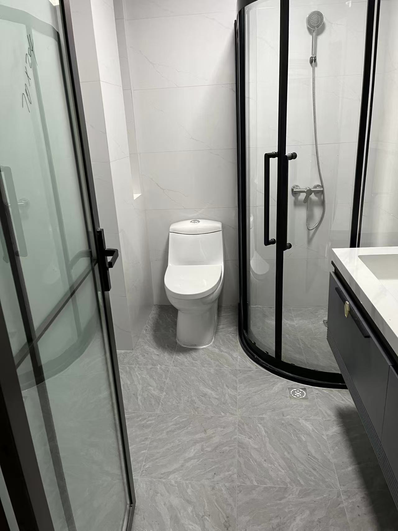 名人花园 4室3厅2卫