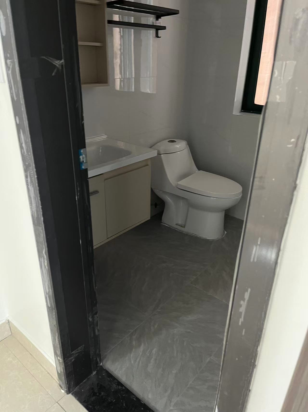 名人花园 4室3厅2卫