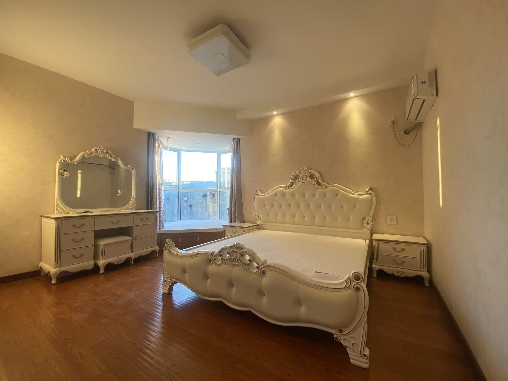 银河湾 3室2厅2卫