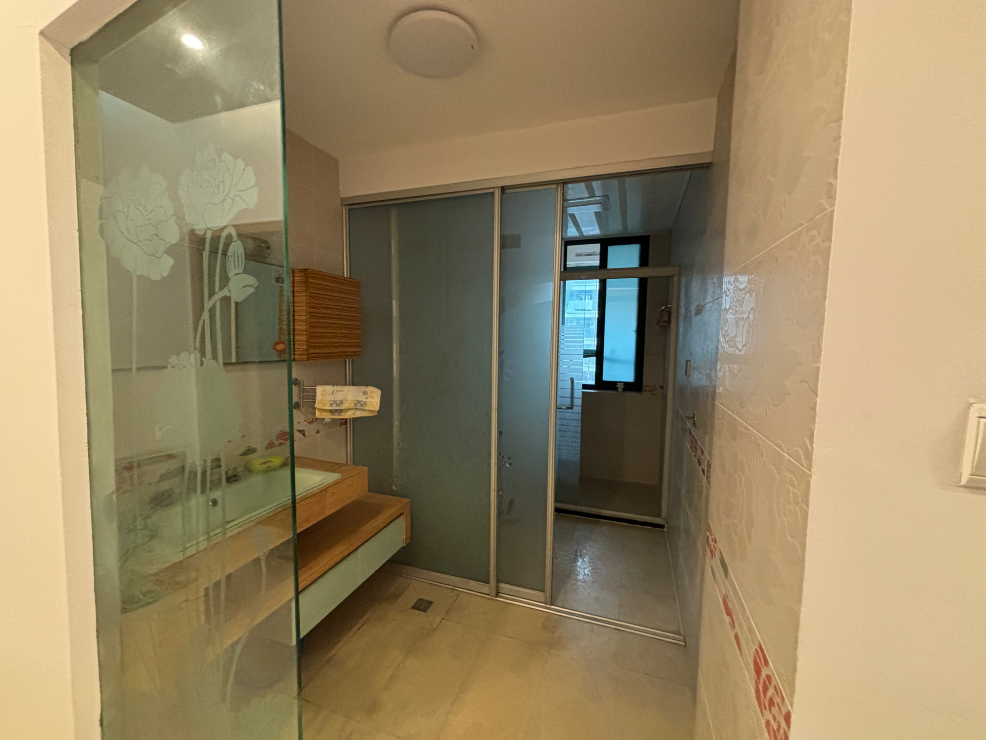 国际村 3室2厅2卫