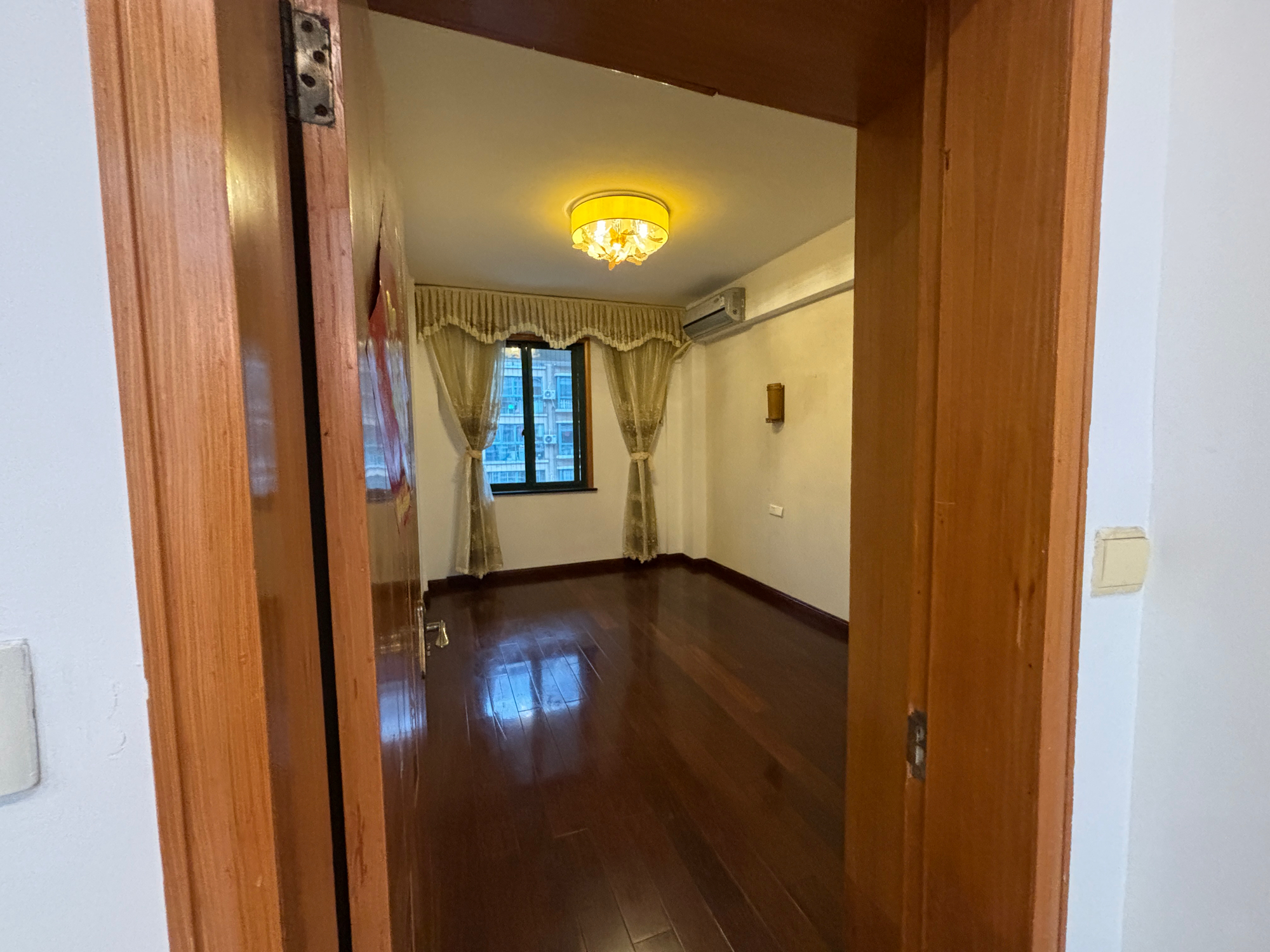 /zufang/Detail/27352