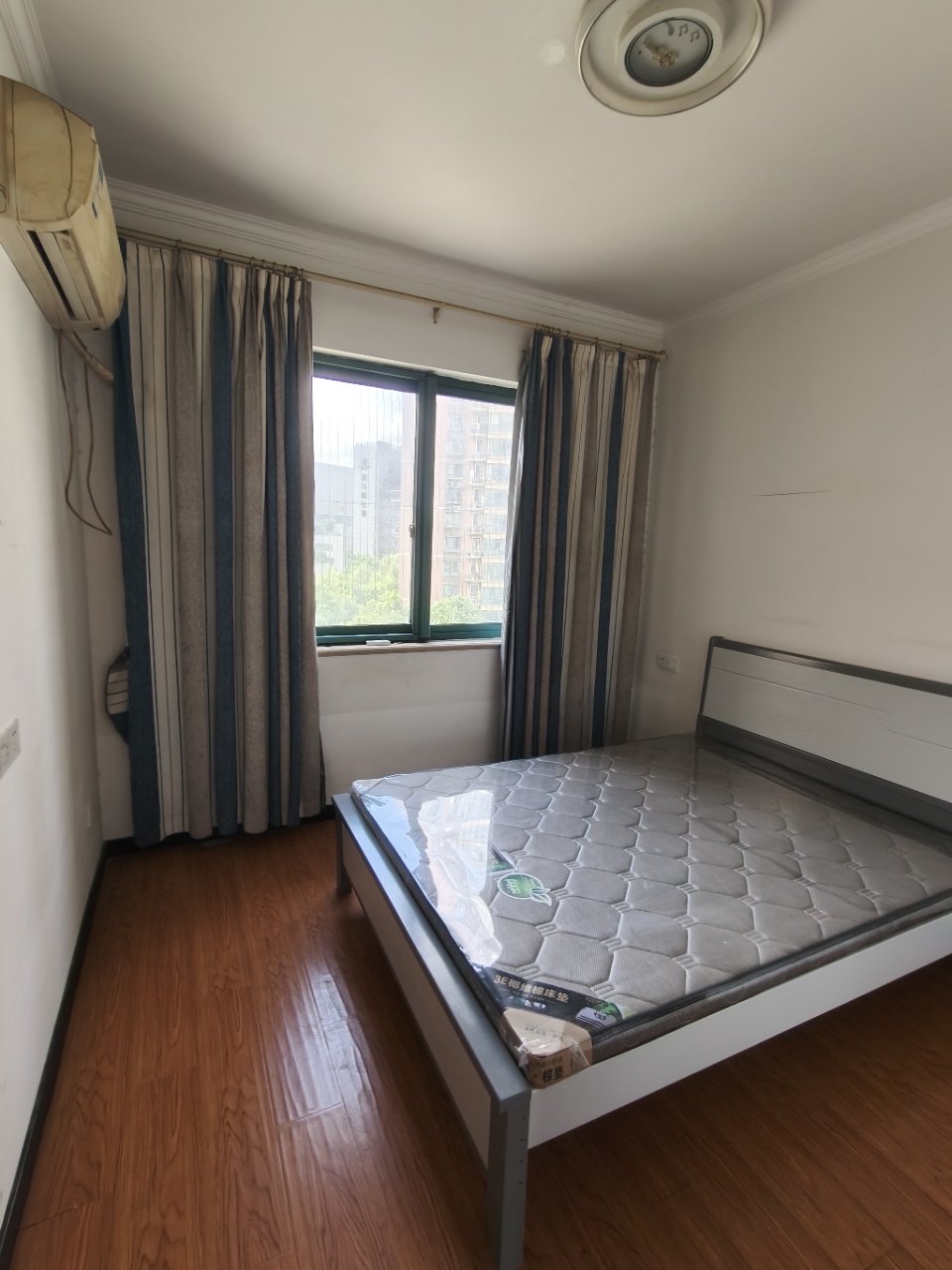 解放新苑 3室2厅2卫