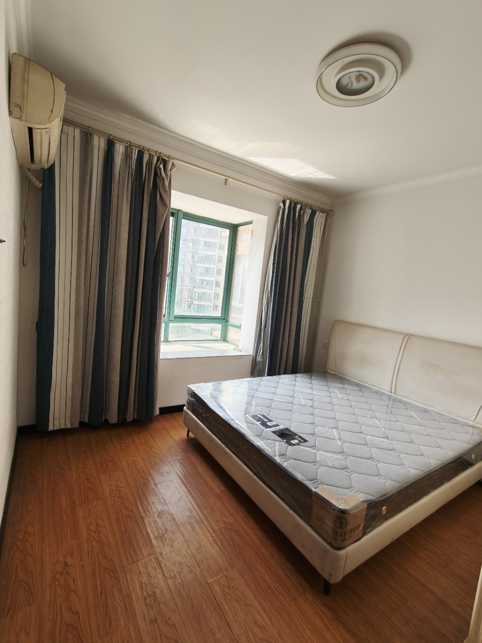 解放新苑 3室2厅2卫