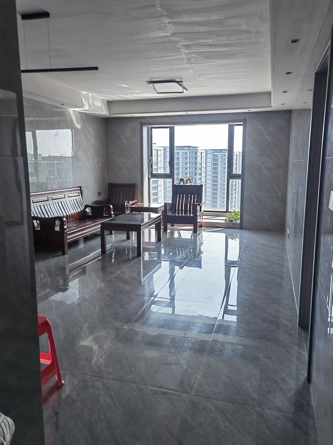 群英三区 3室1厅2卫