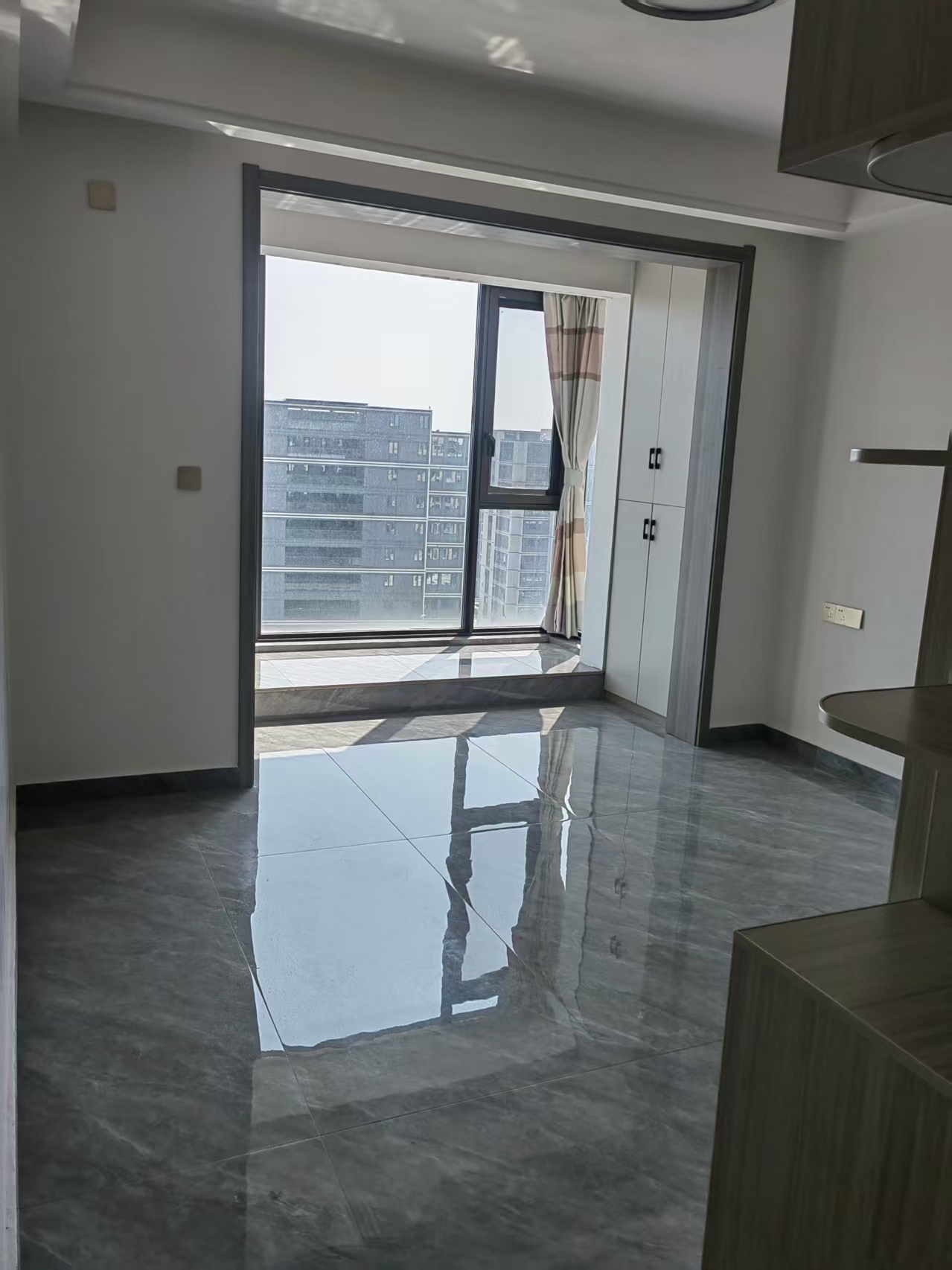 群英三区 3室1厅2卫