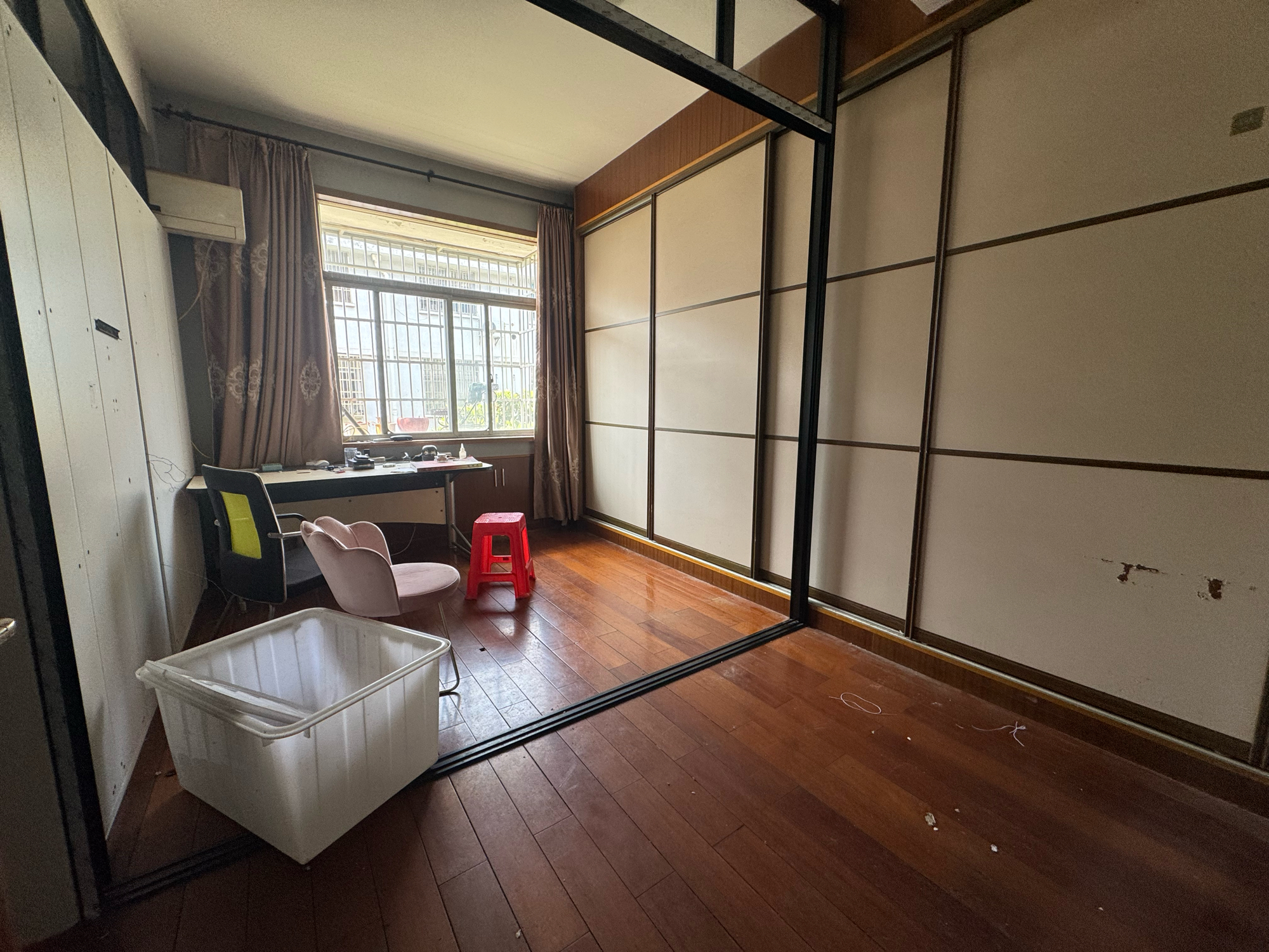 建设二村 6室2厅4卫