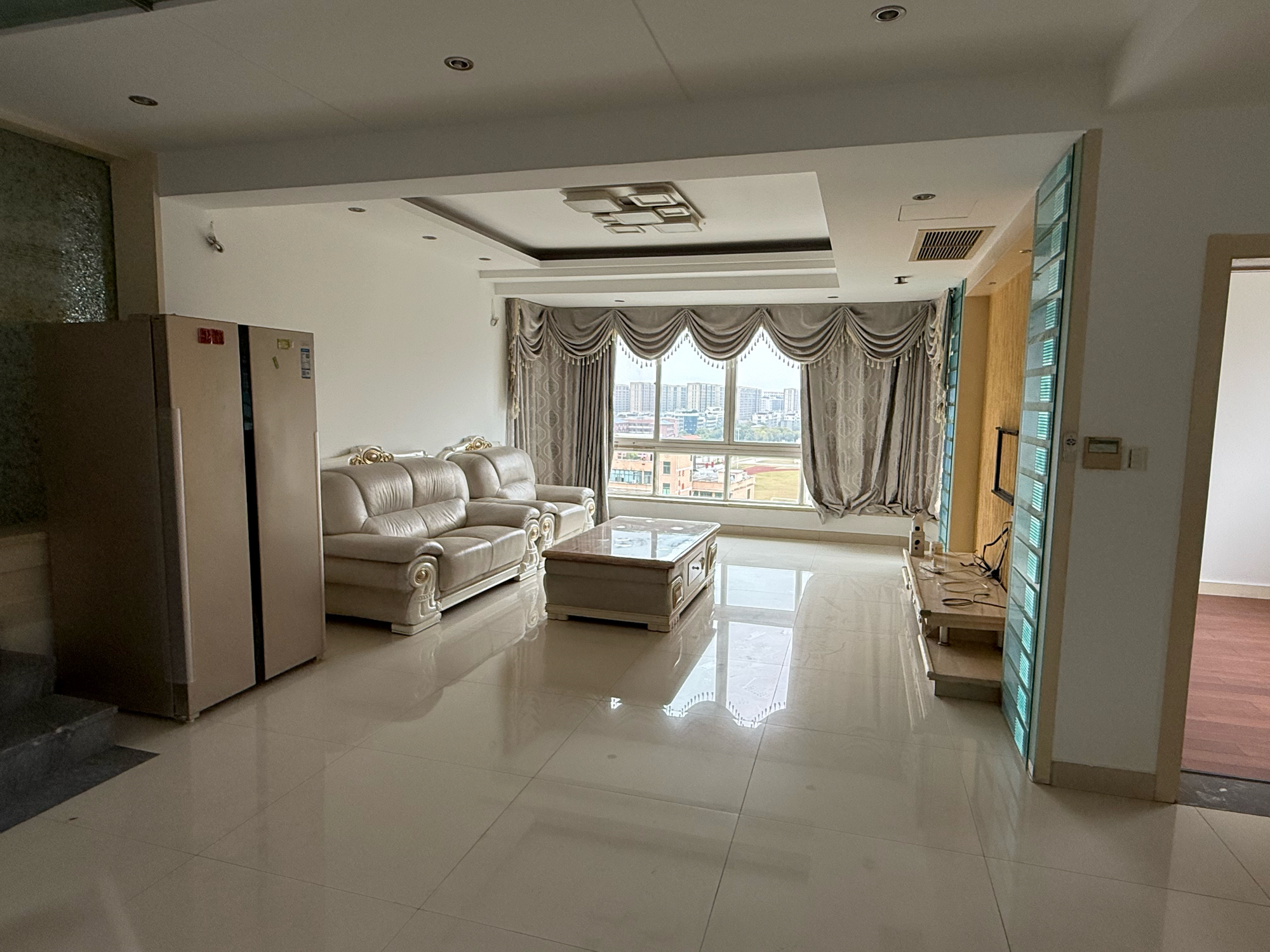 北苑商贸区 4室2厅2卫