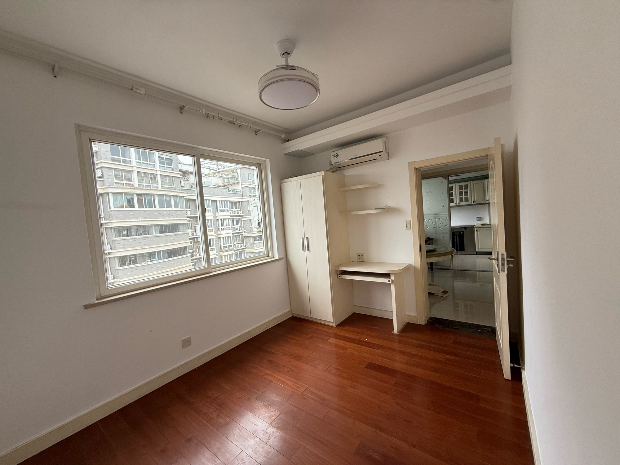 北苑商贸区 4室2厅2卫