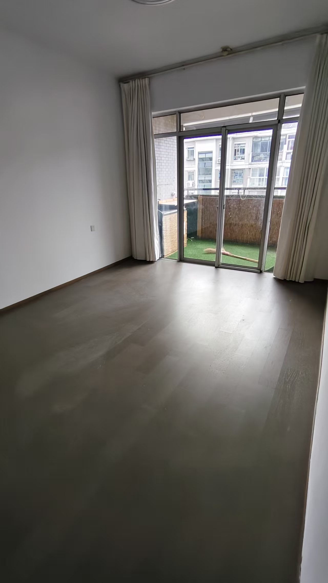 银河湾 4室2厅2卫