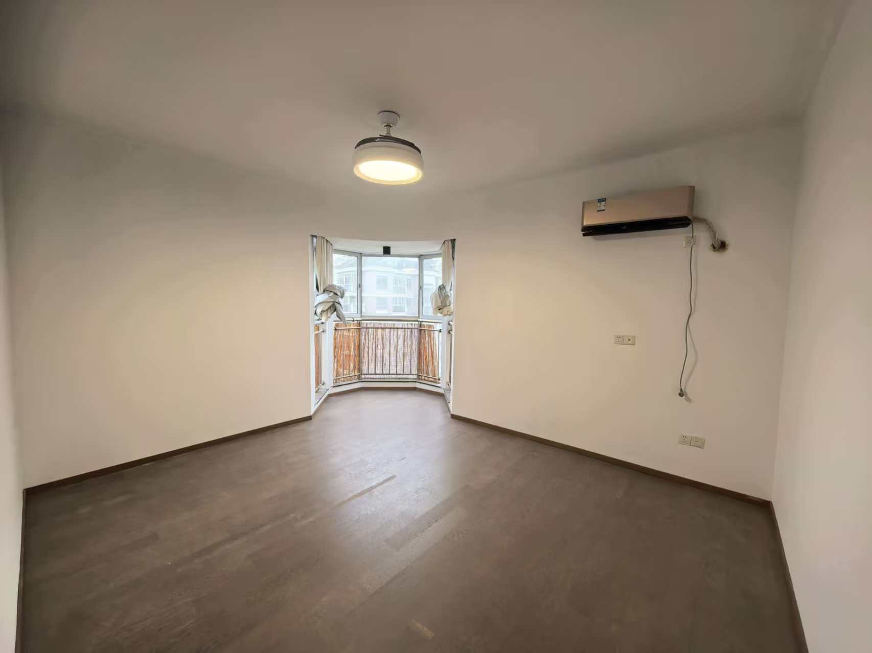 银河湾 4室2厅2卫