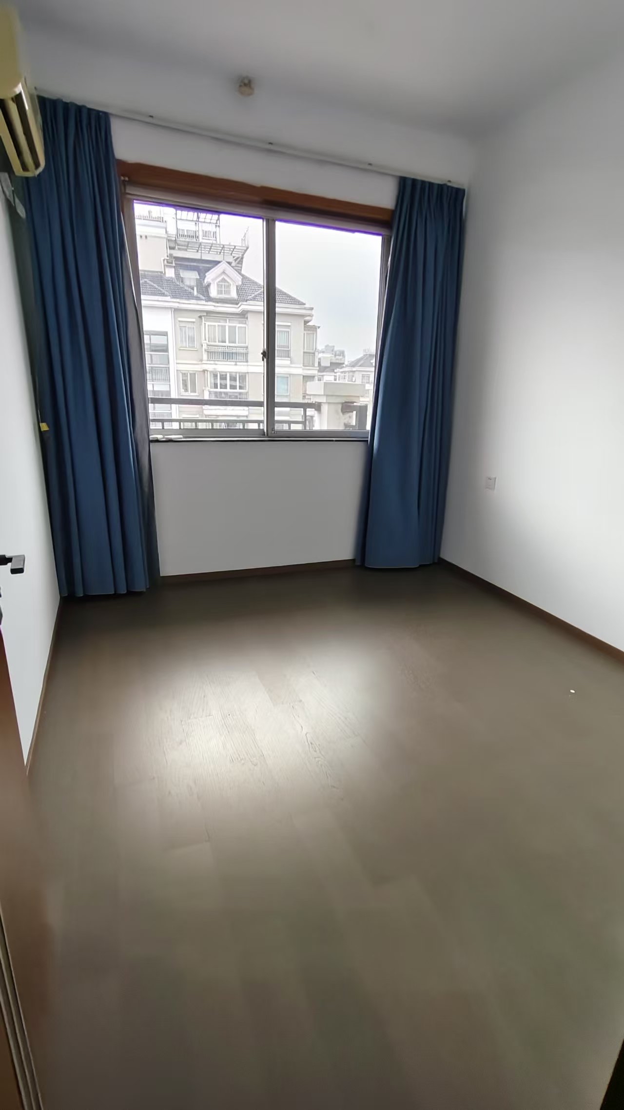 银河湾 4室2厅2卫