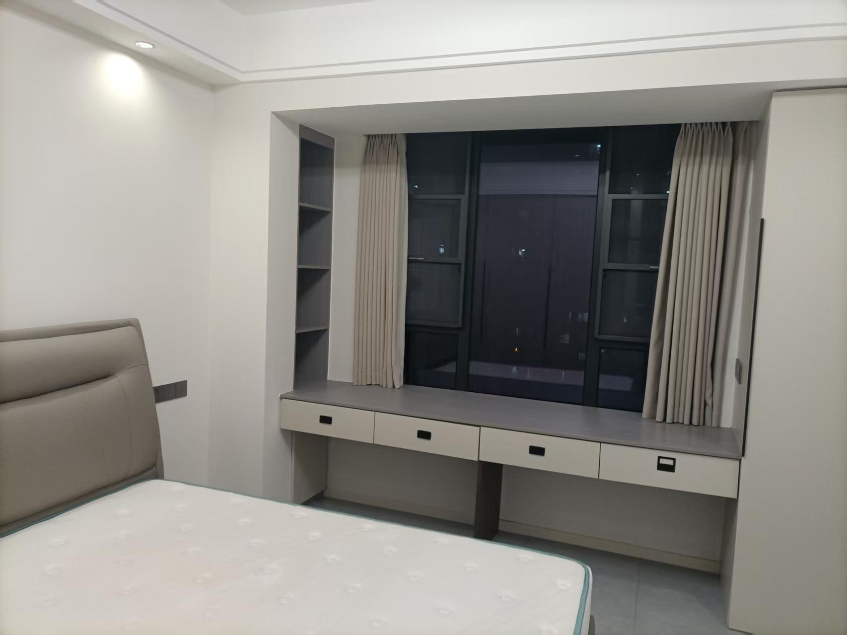 小三里塘 3室2厅2卫