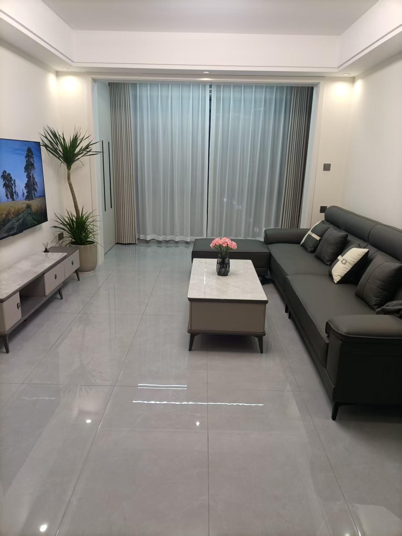 小三里塘 3室2厅2卫