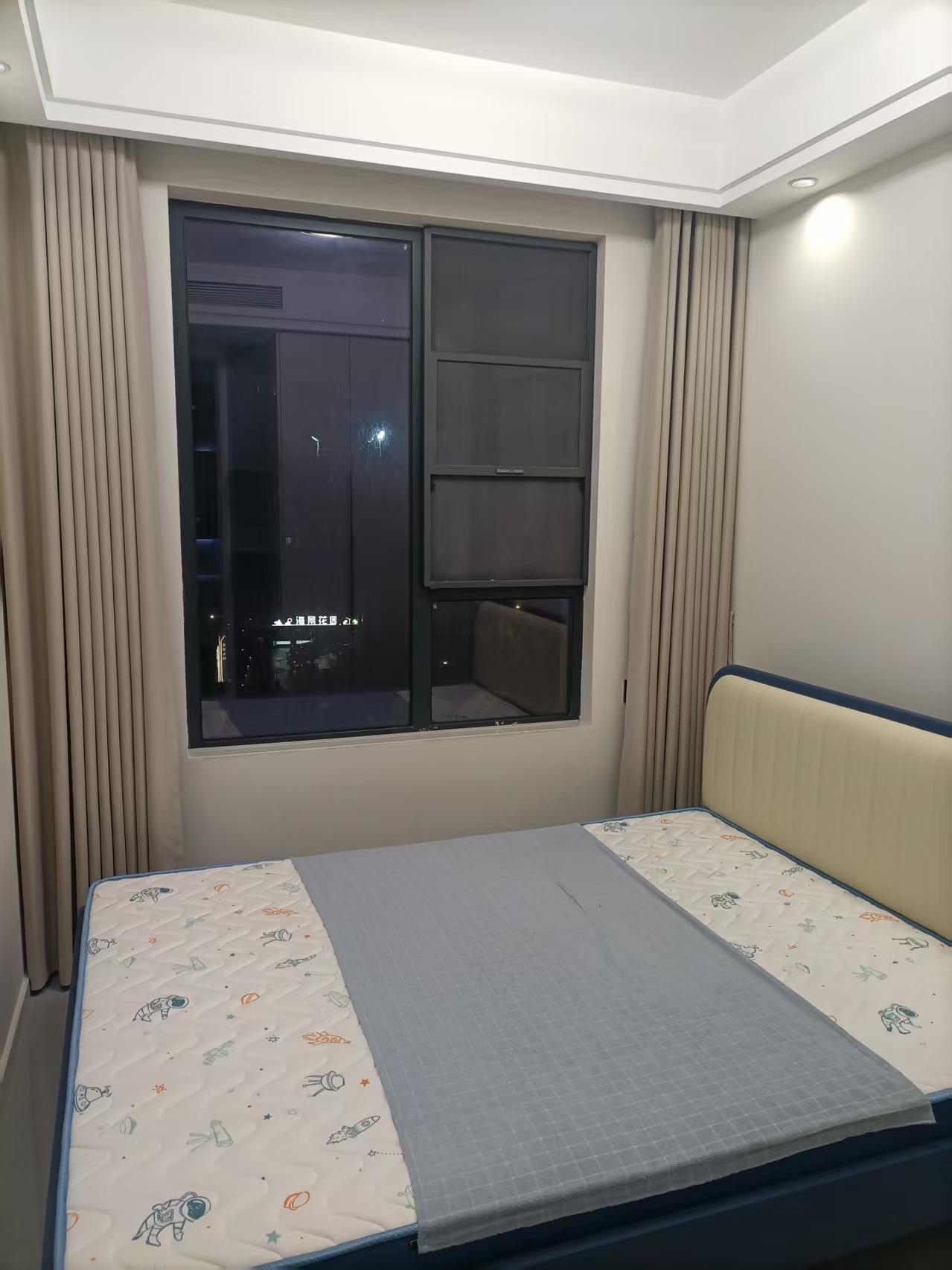 小三里塘 3室2厅2卫