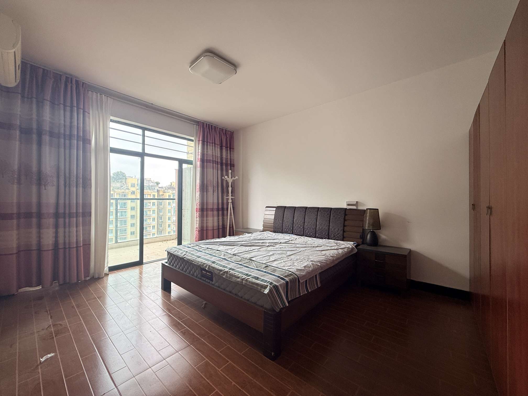 国际村 4室2厅2卫