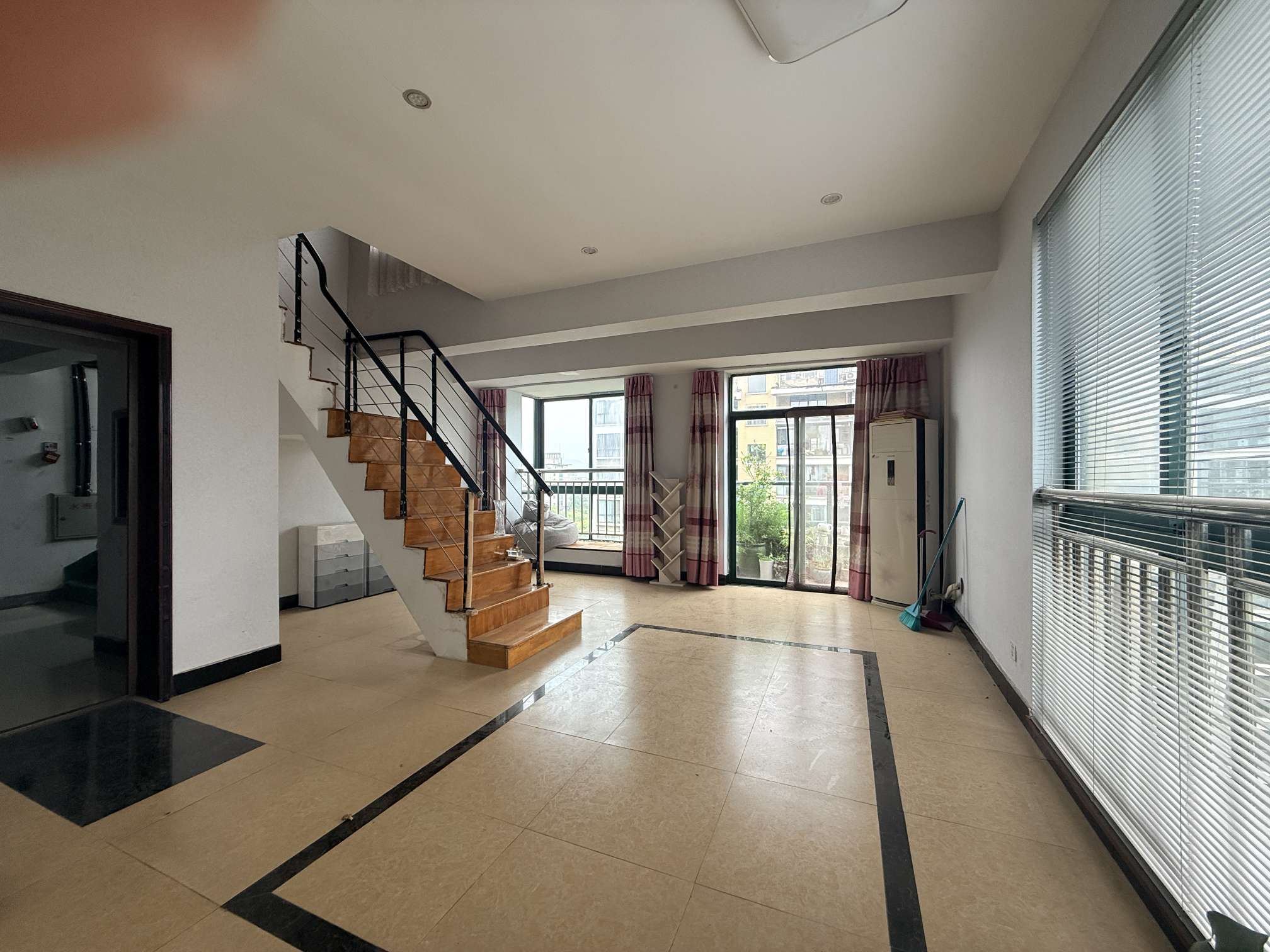 国际村 4室2厅2卫