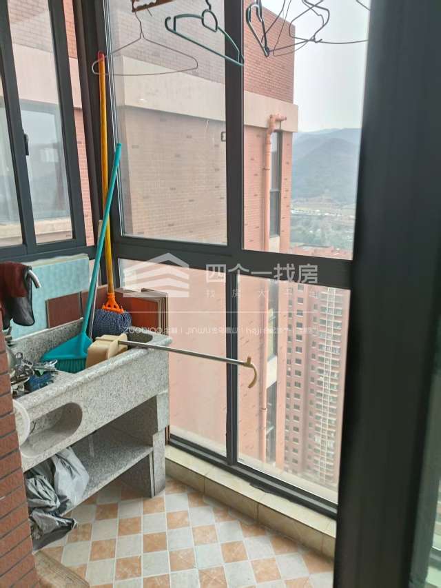 和欣花园 3室2厅1卫